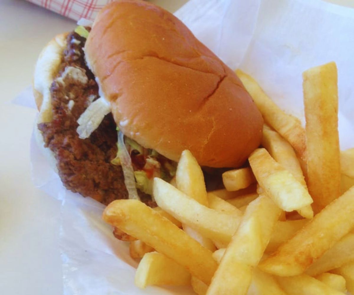 Vicki's Lunch Van - Vicki's 6 oz All-The-Way Burger