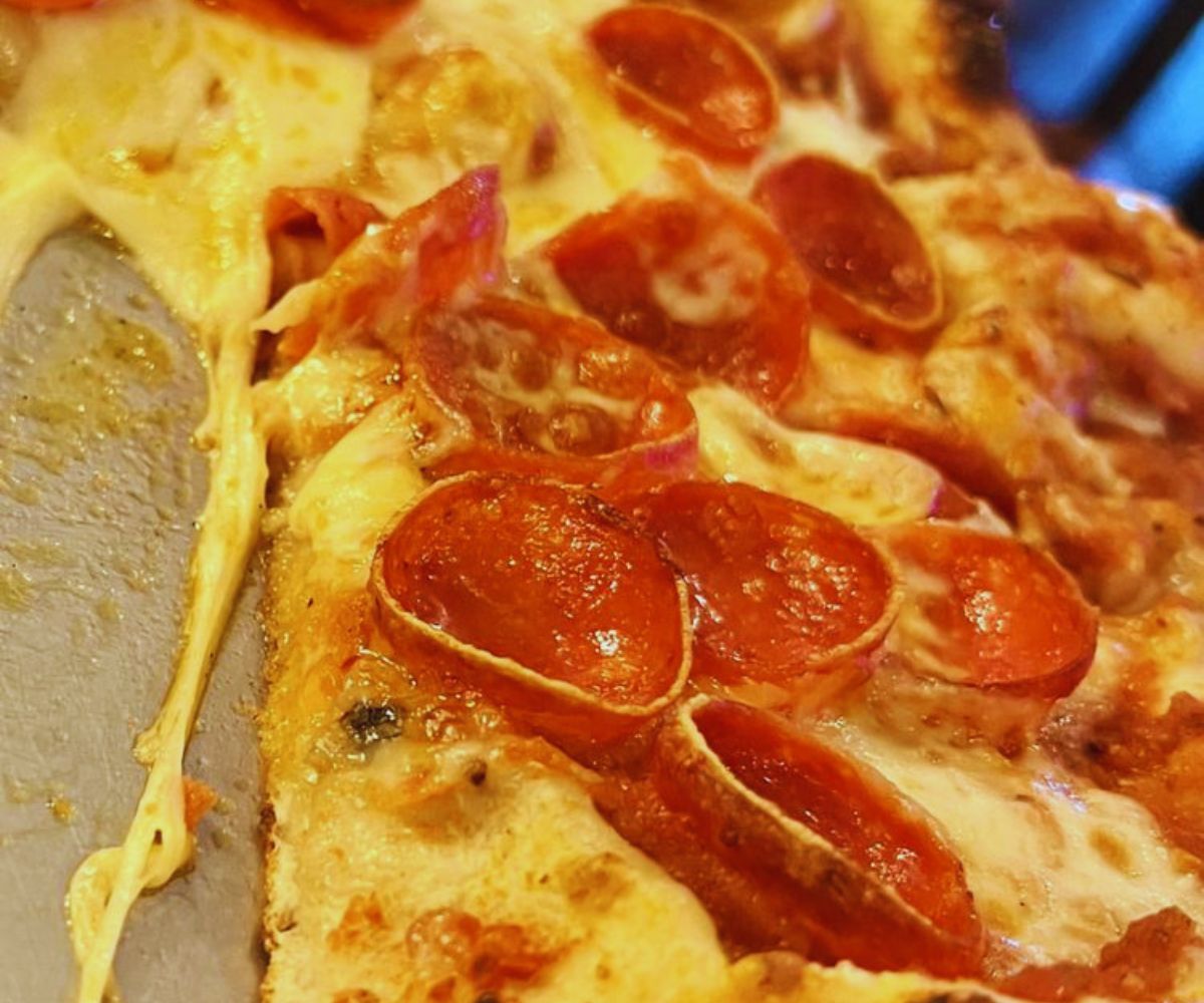 Atomic Lounge & Pizza Kitchen - Roni Pizza
