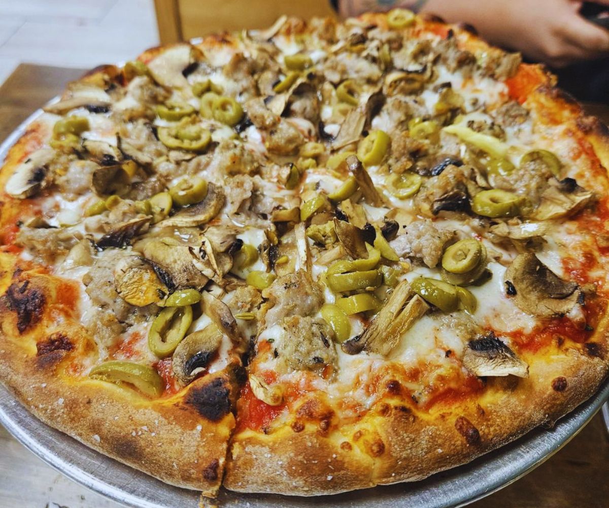 El Hornito Wood Fired Pizza - Mushroom, Sausage, & Green Olive Pizza