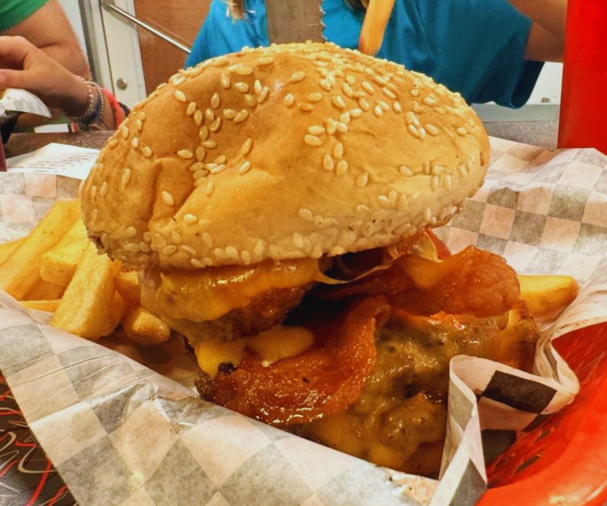 Happy's Hamburgers - Classic Arizona Burger