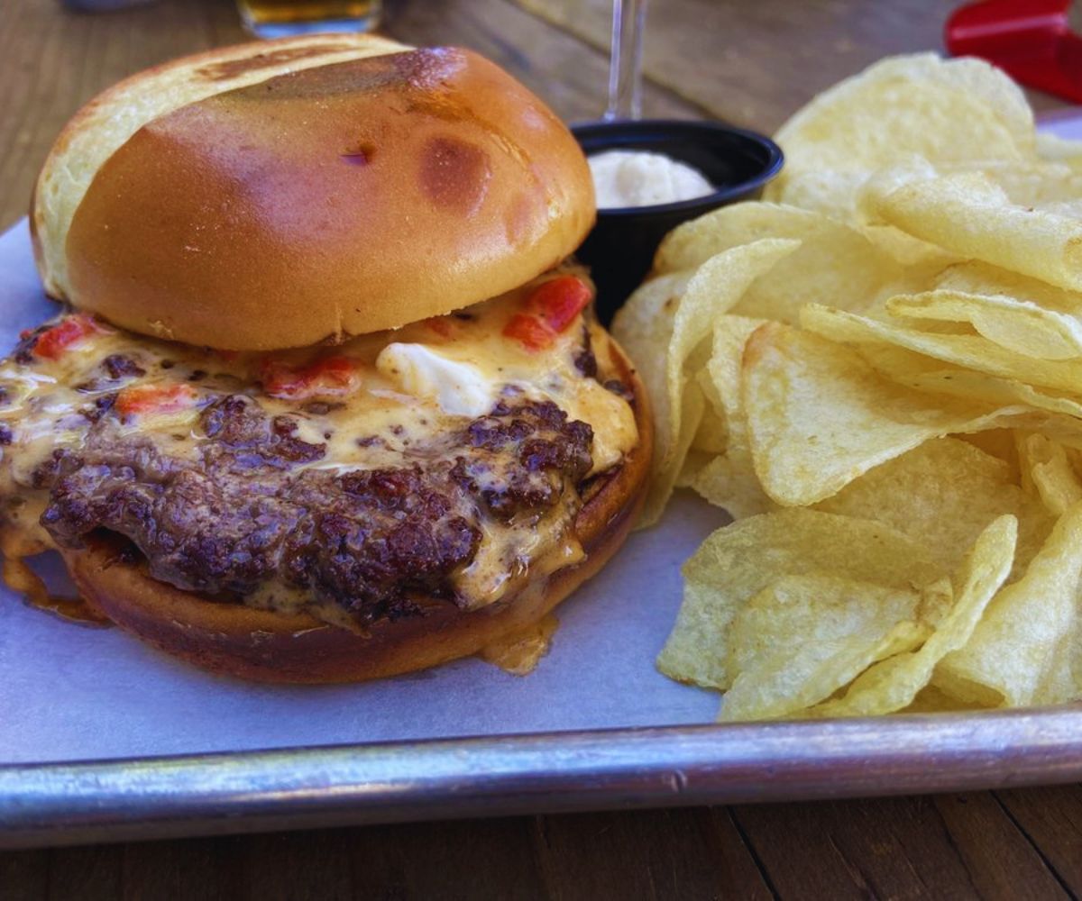 Royce - Pimento Burger with Crispy Potato Chips