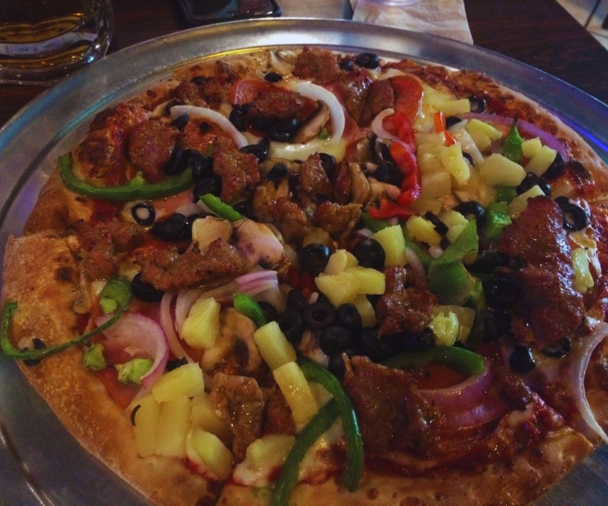 Big Guy's Pizza, Pasta and Sports Bar - Medium Grand Slam (1/2 with Pineapple)