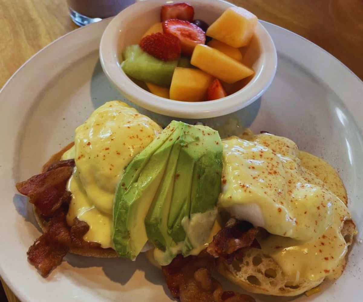 Twisted Egg - California Benedict with Fruit