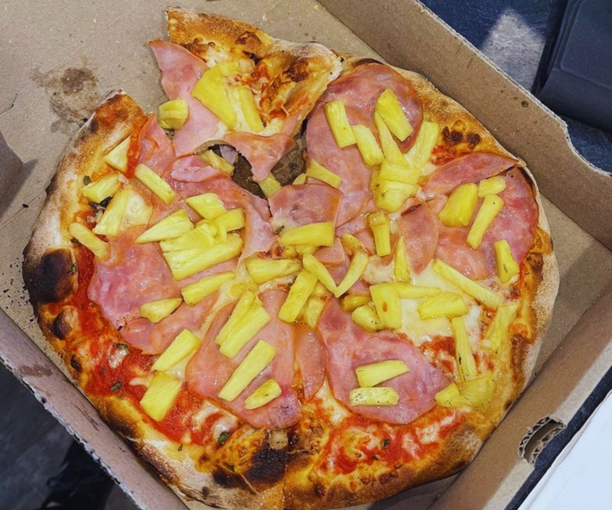 El Hornito Wood Fired Pizza - Hawaiian Pizza