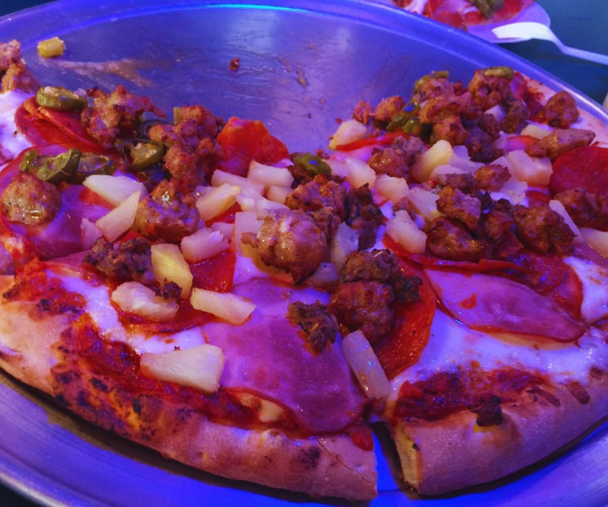Big Guy's Pizza, Pasta and Sports Bar - Power Play