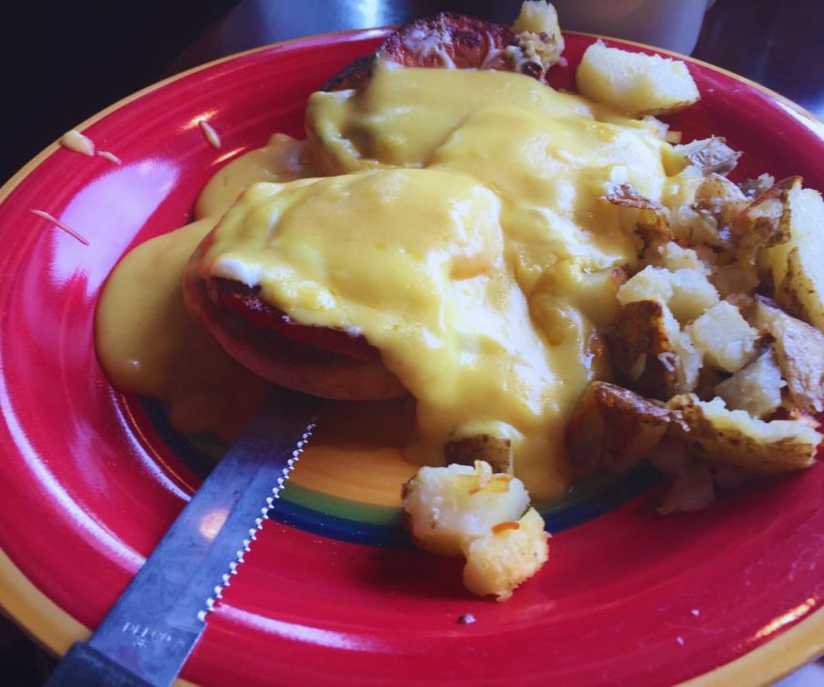 Jim's On Main - Eggs Benedict