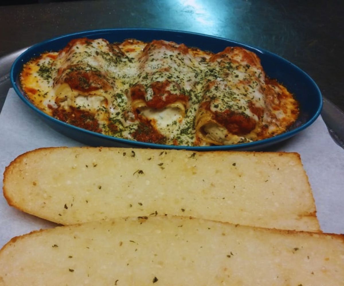 Big Guy's Pizza, Pasta and Sports Bar - Cheese Manicotti with Garlic Bread