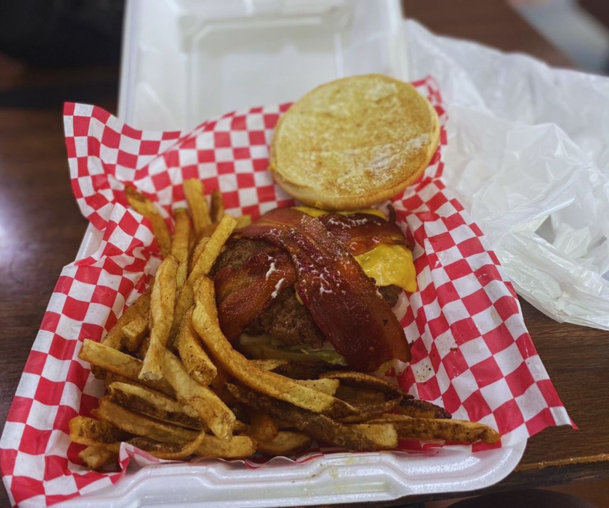 Burger Island - Bacon Cheeseburger with Seasoned Fries