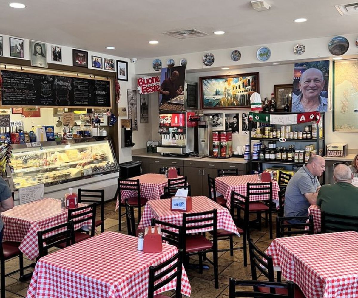 Anthony's Italian Deli - Dining Area