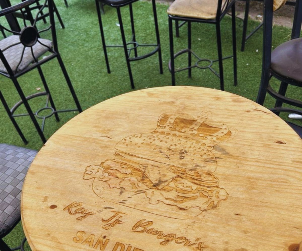 Rey TJ Burgers - Dining Area & Table