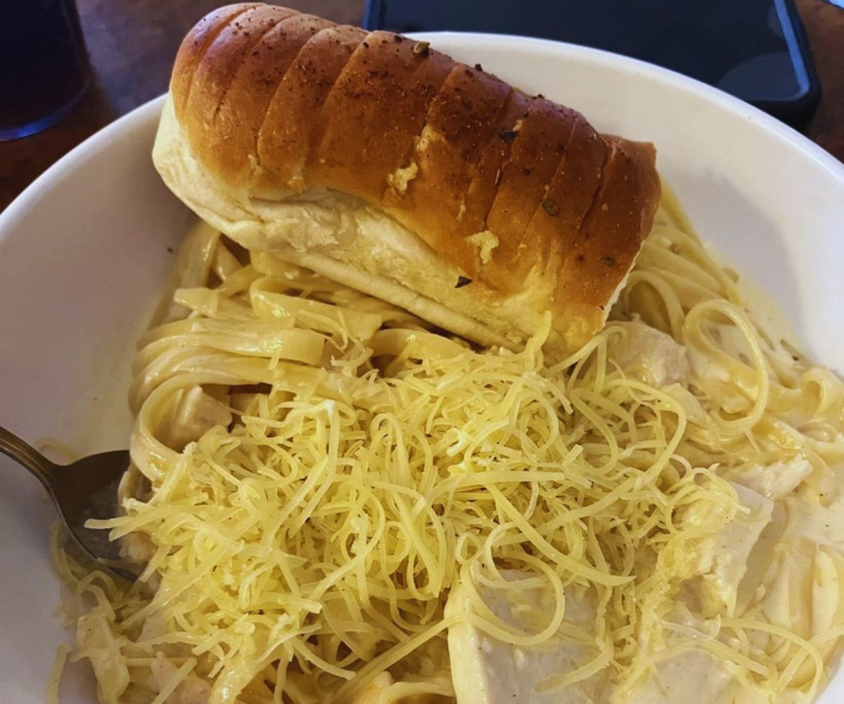 Giuseppe's Cafe - Chicken Fettuccine Alfredo Pasta