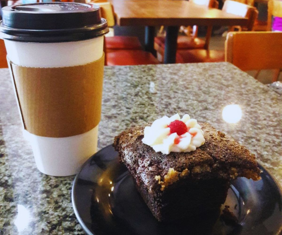 The Coffee House - Silly Jazz & Chocolate Raspberry Muffin