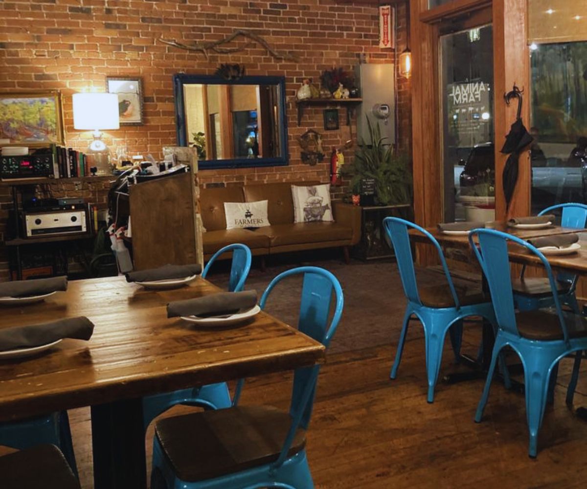 The Animal Farm - Dining Room Interior Decor