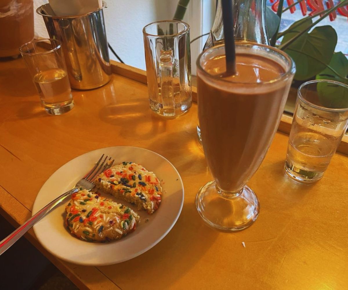 Francis Burger Join Chocolate Milkshake & Rainbow Sprinkle Sugar Cookiet
