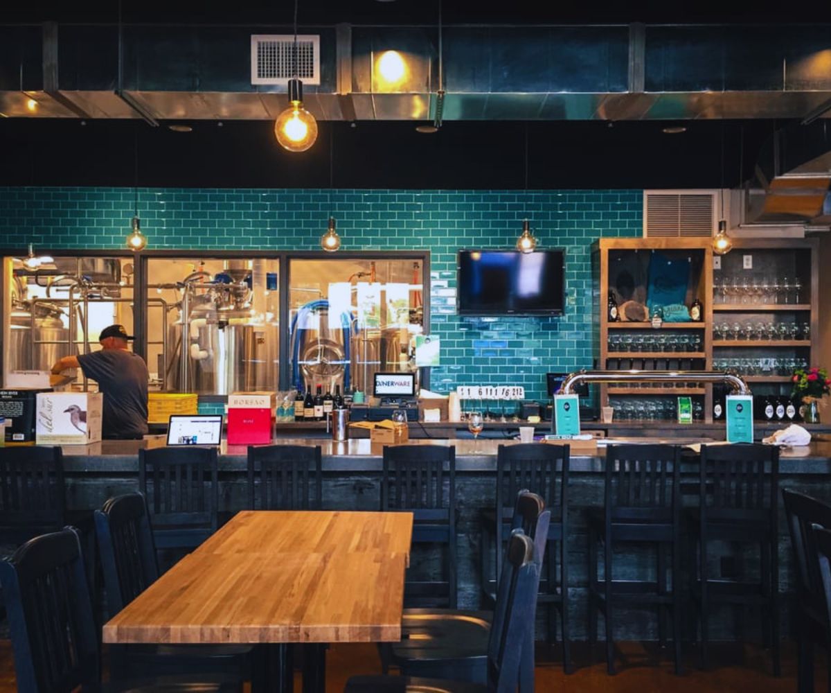 Nine Giant Brewing - Dining Room & Bar