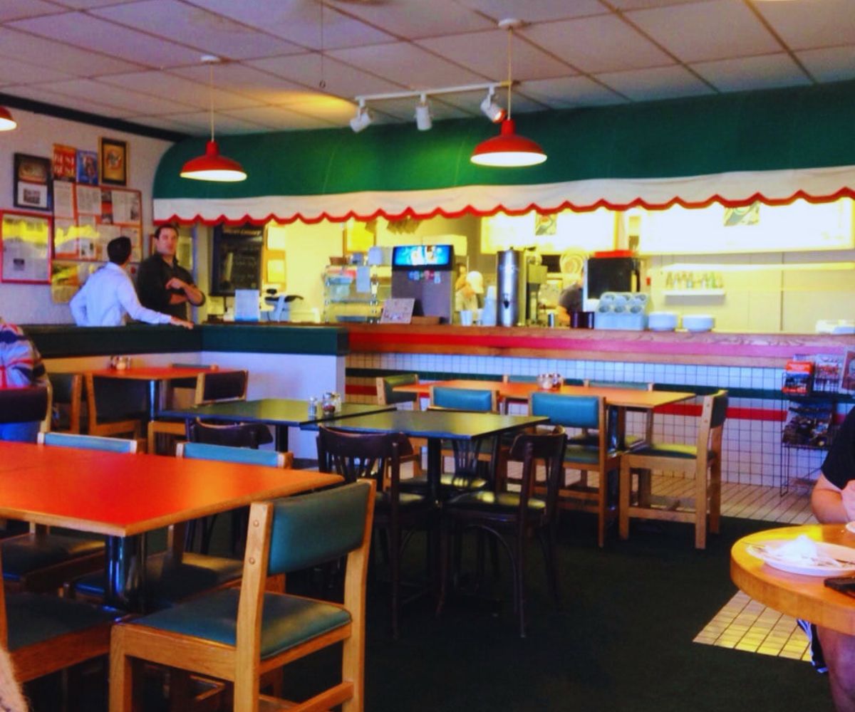 LA Roma Pizza Interior Dining Area