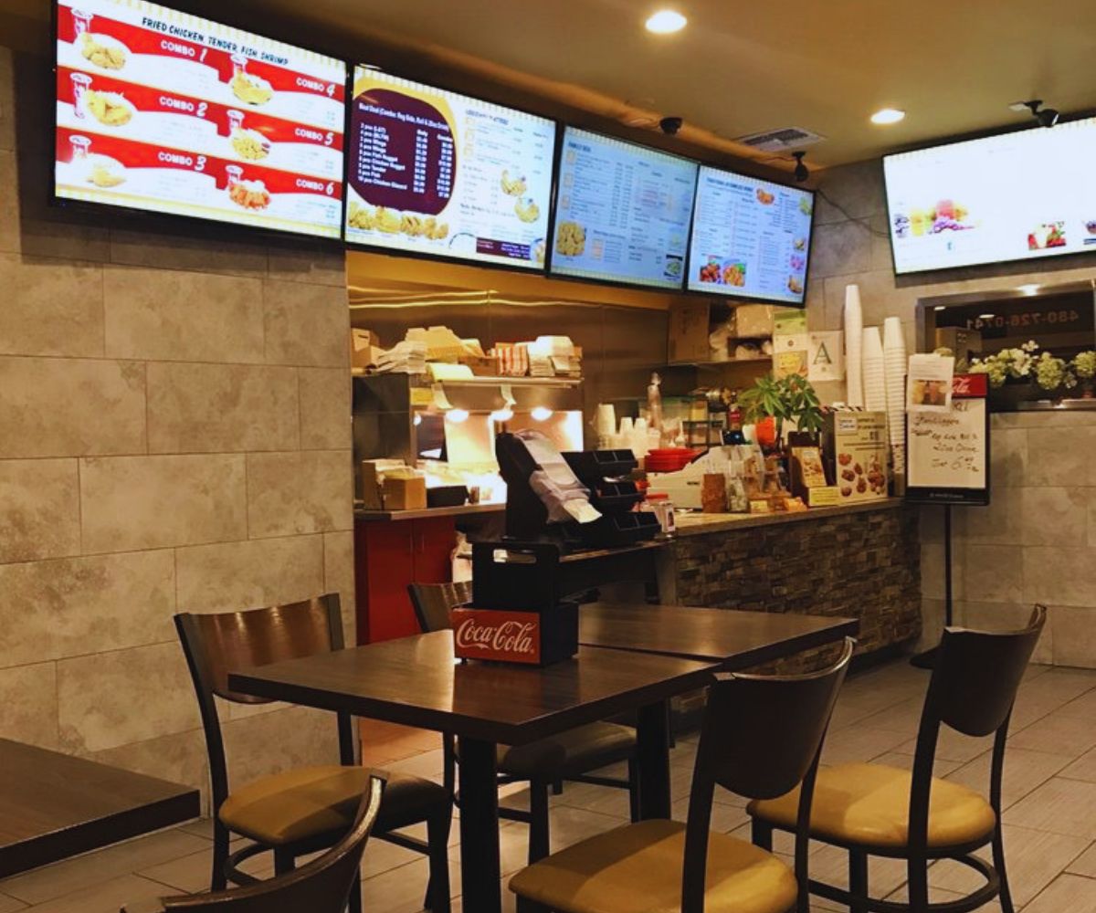 Louisiana Fried Chicken & Wings - Interior Dining Area 