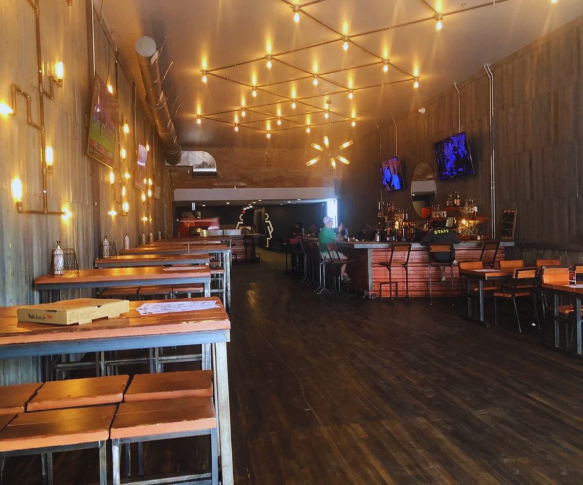 Atomic Lounge & Pizza Kitchen - Dining Area 