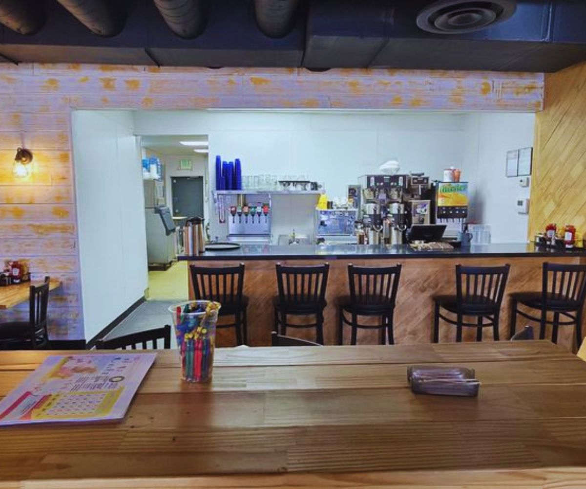 Twisted Egg - Dining Area & Counter Ambiance