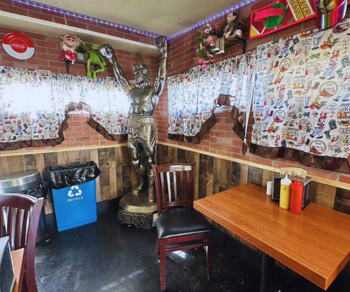 Burger Hut - Dining Area 