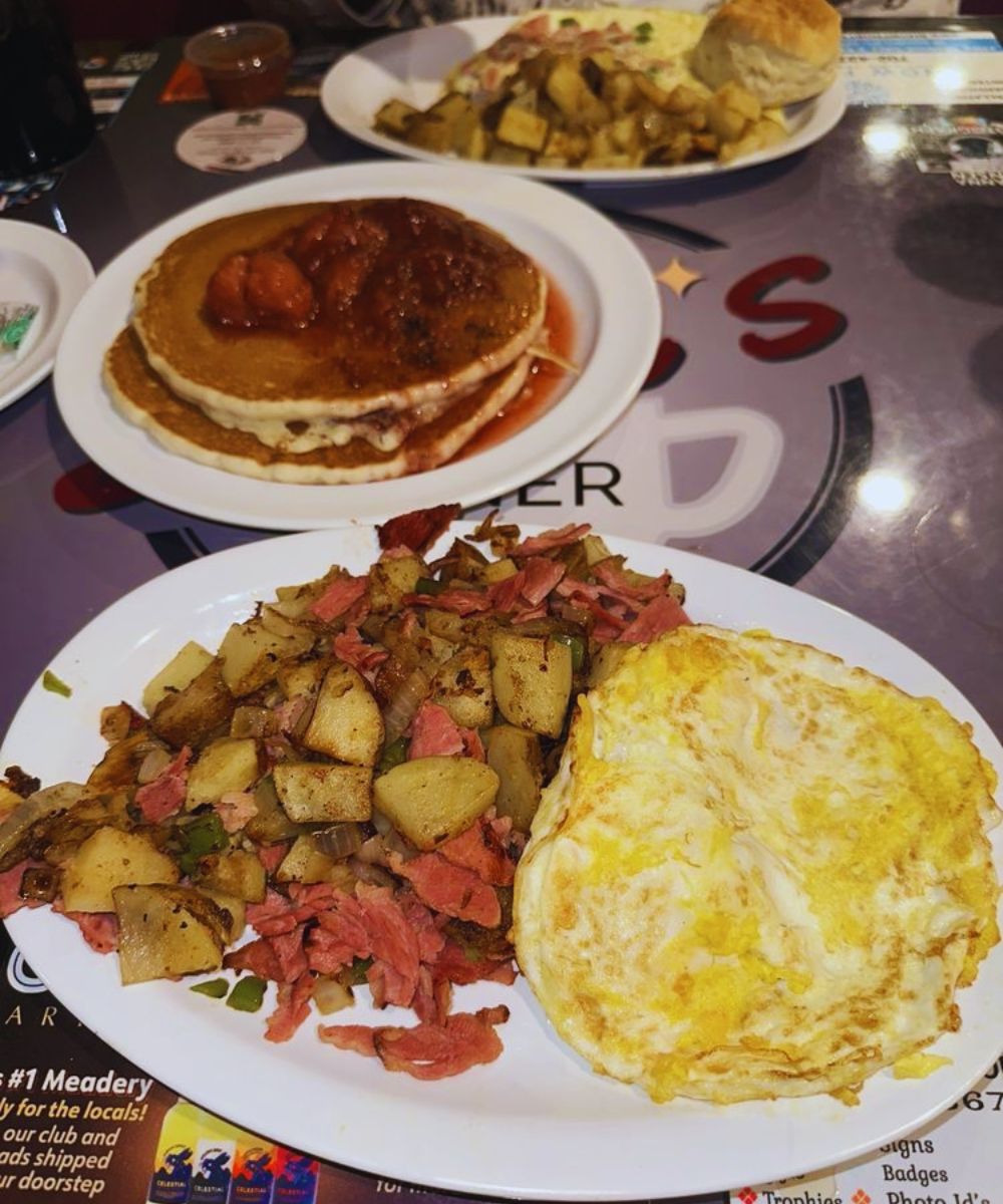 Photos for Lou's Diner