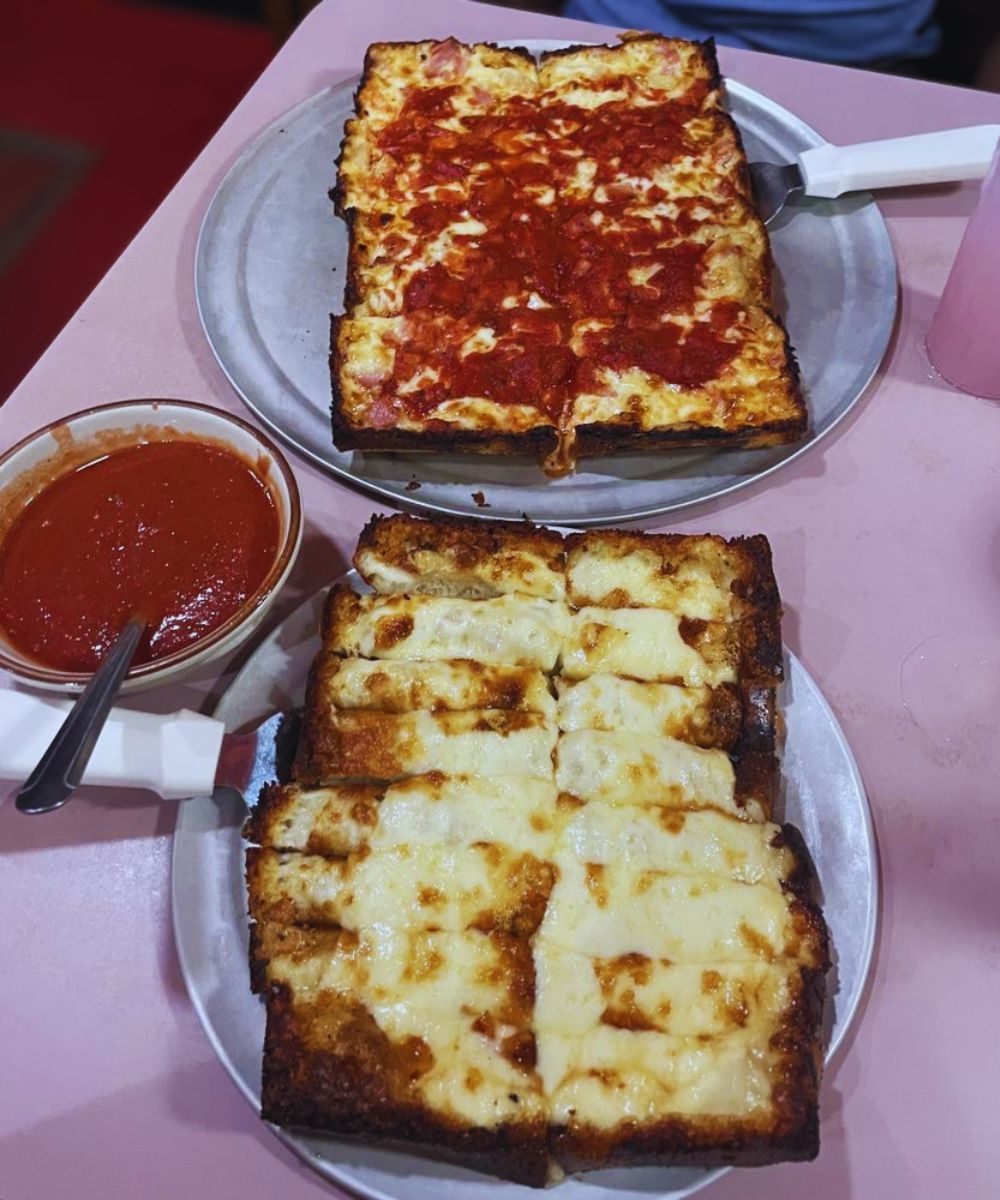 Photos for Loui's Pizza