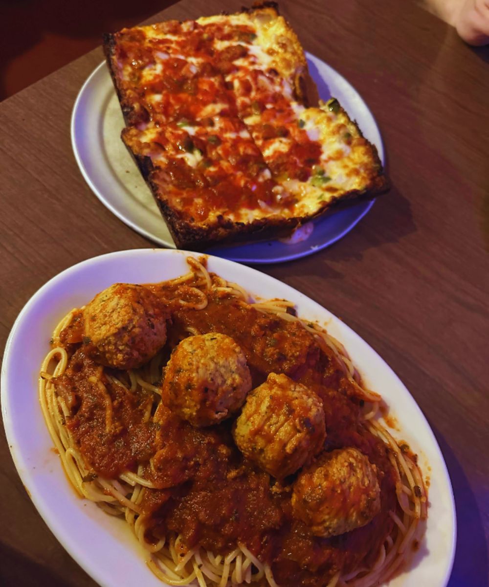 Photos for Loui's Pizza