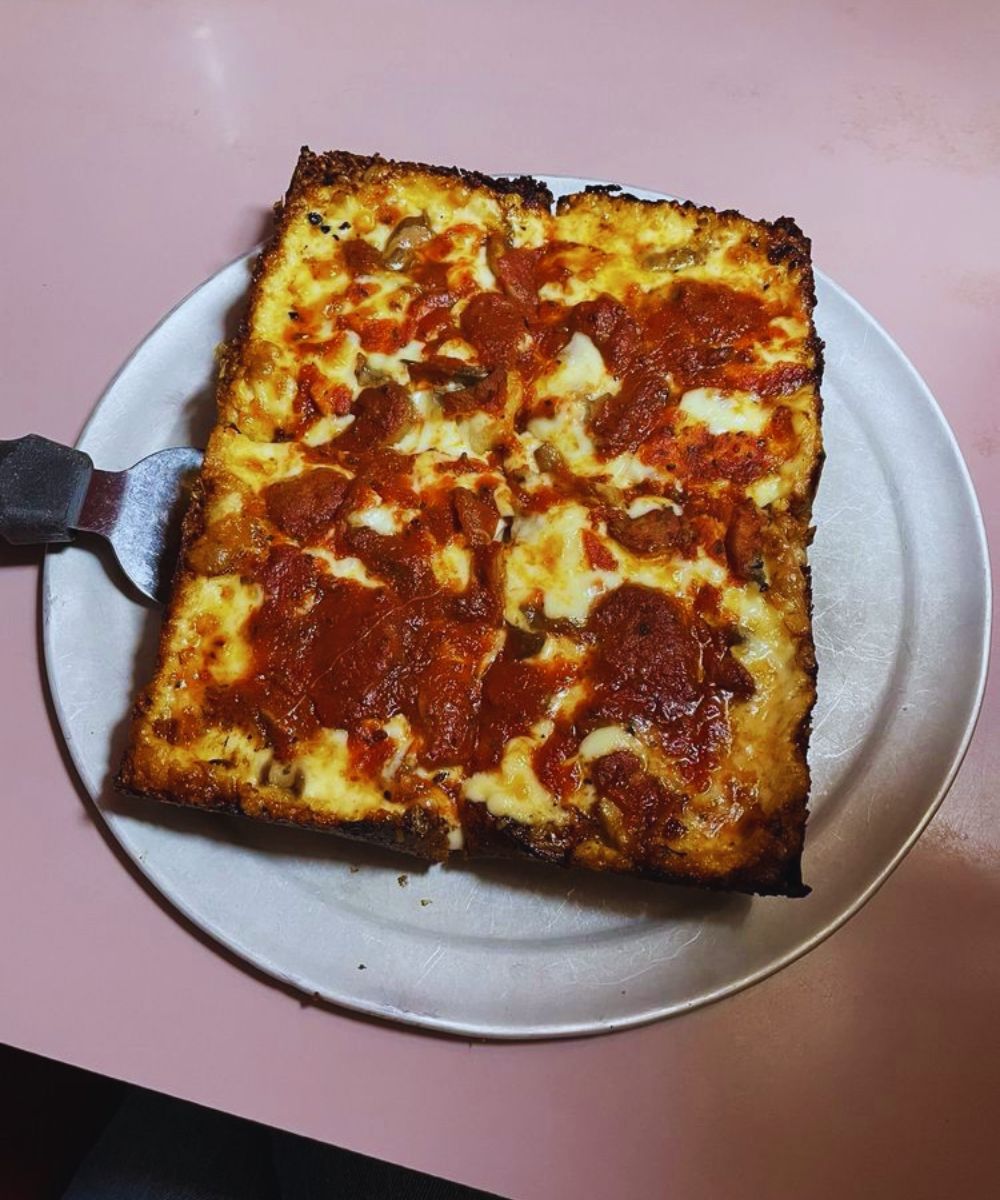 Photos for Loui's Pizza