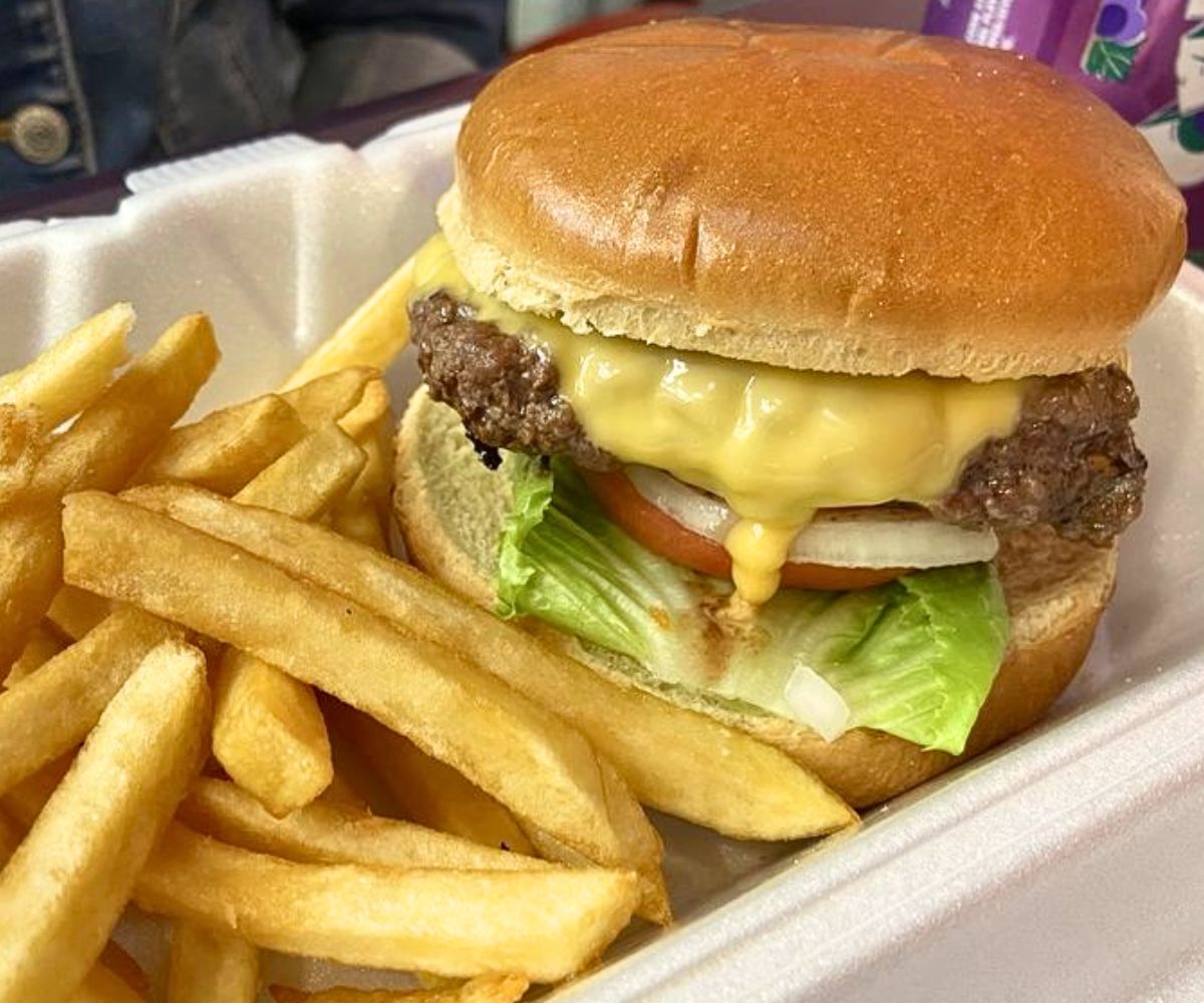 cheeseburger at Go To Burgers in Bowie, Maryland