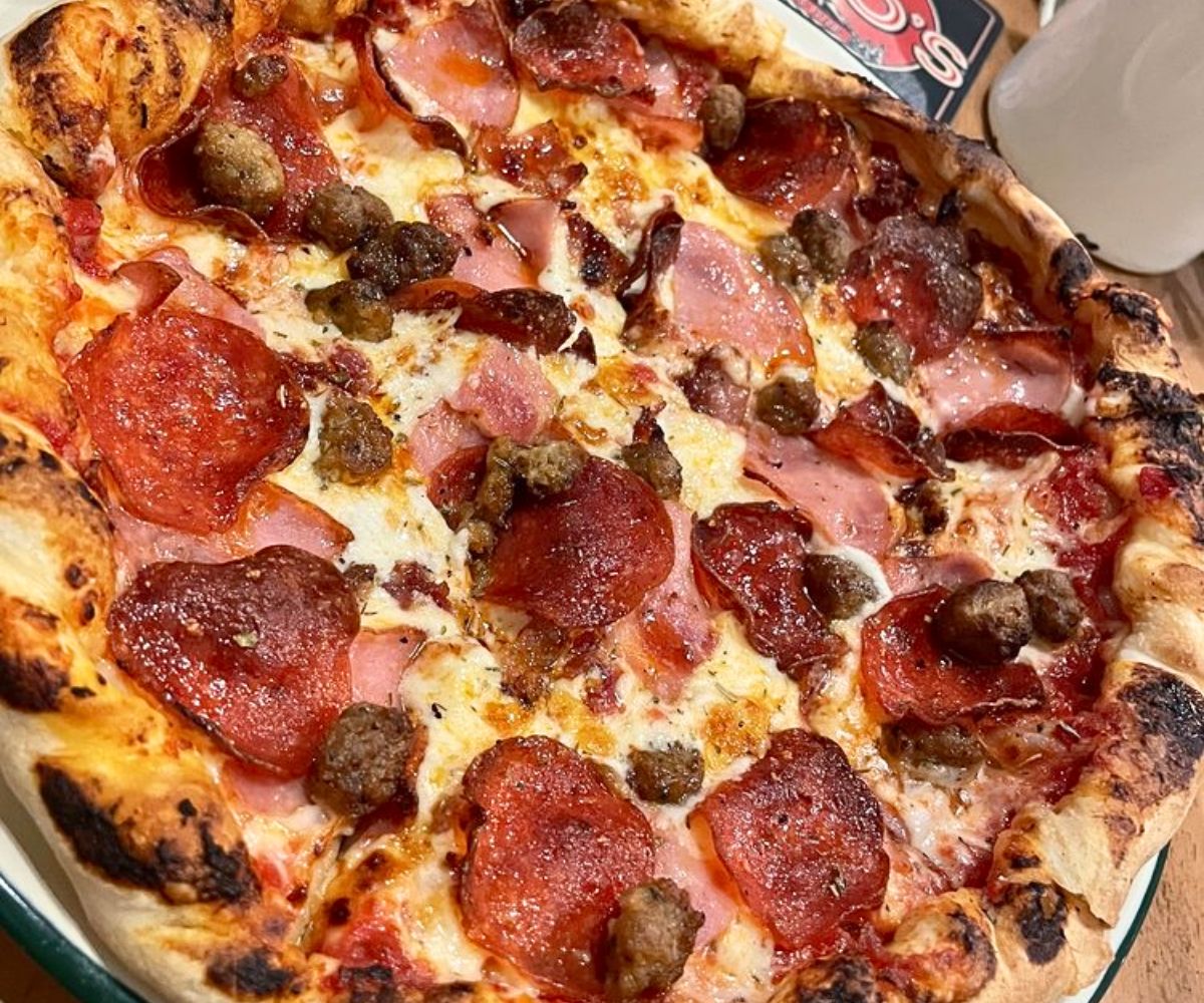 Big Foot Pizza at LoLo's Boss Pizza in Troutdale, Oregon