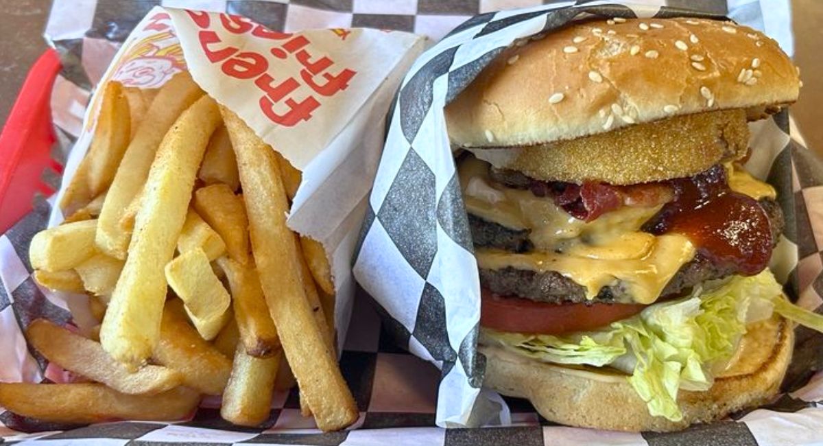 BBQ Bacon Burger at Tommy's Burger California Style in Memphis, TN
