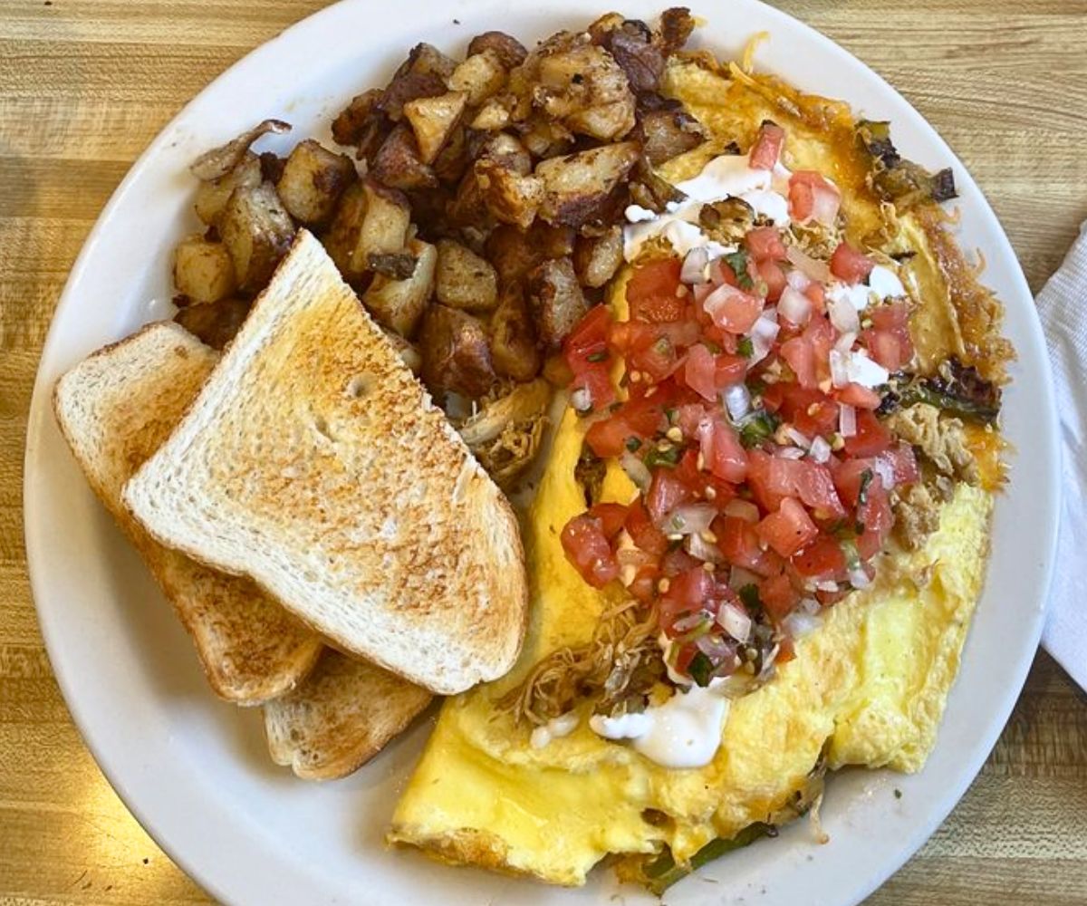 Chicken Fajita Omelette at Francesca's in Pawtucket, Rhode Island