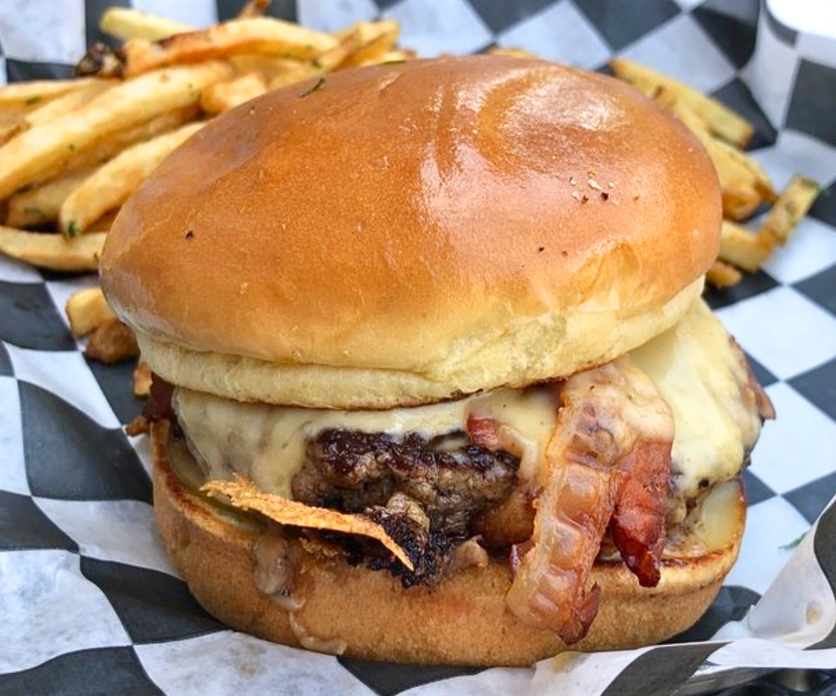 1809 burger at Honest Abe's in Lincoln, NE