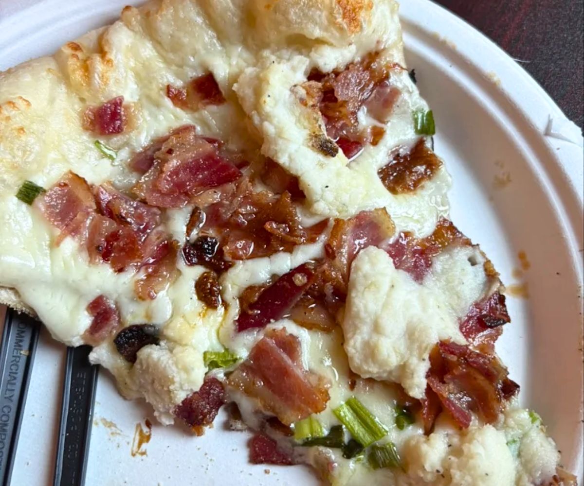 Mashed Potato, Bacon & Scallion Pizza at Fetta Specialty Pizza & Spirits in Owensboro, Kentucky