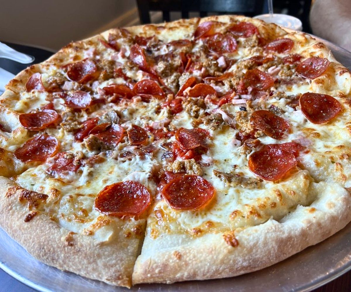 Smothers Park Pizza at Fetta Specialty Pizza & Spirits in Owensboro, KY