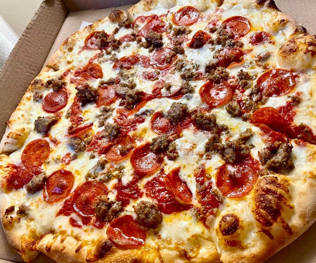 BYO Pizza at Fetta Specialty Pizza & Spirits in Owensboro, Kentucky