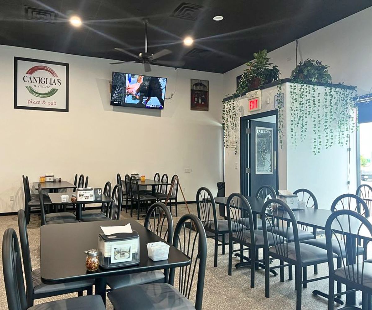 interior of Caniglia's a Mano in Papillion, NE