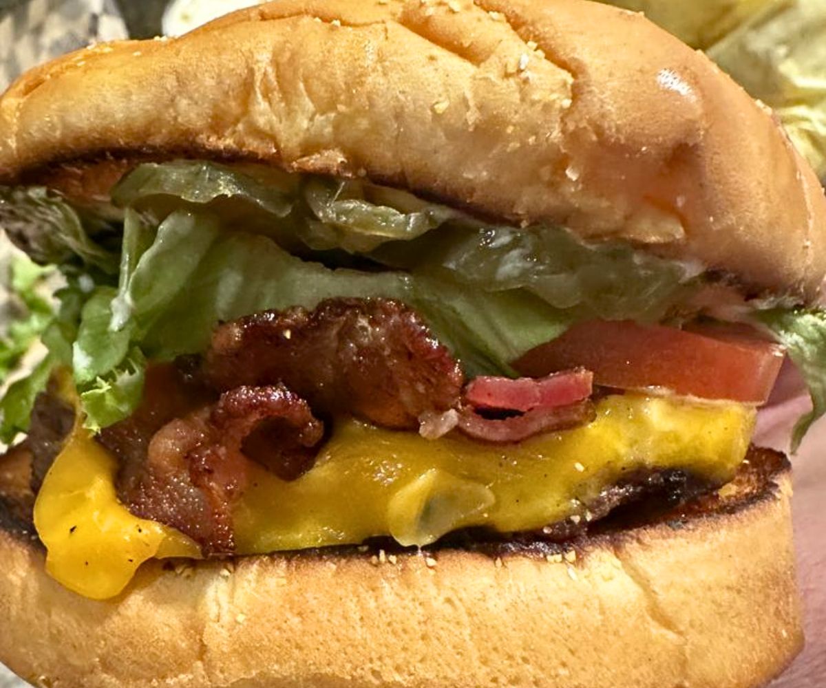 Bacon Cheeseburger at Wibbley's in Bellevue, Washington