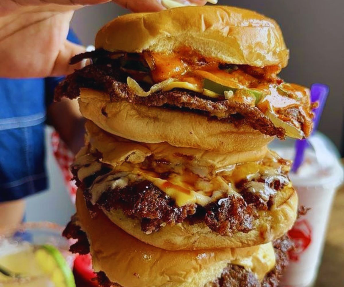 Wanna Smash Bar And Grill - Burgers