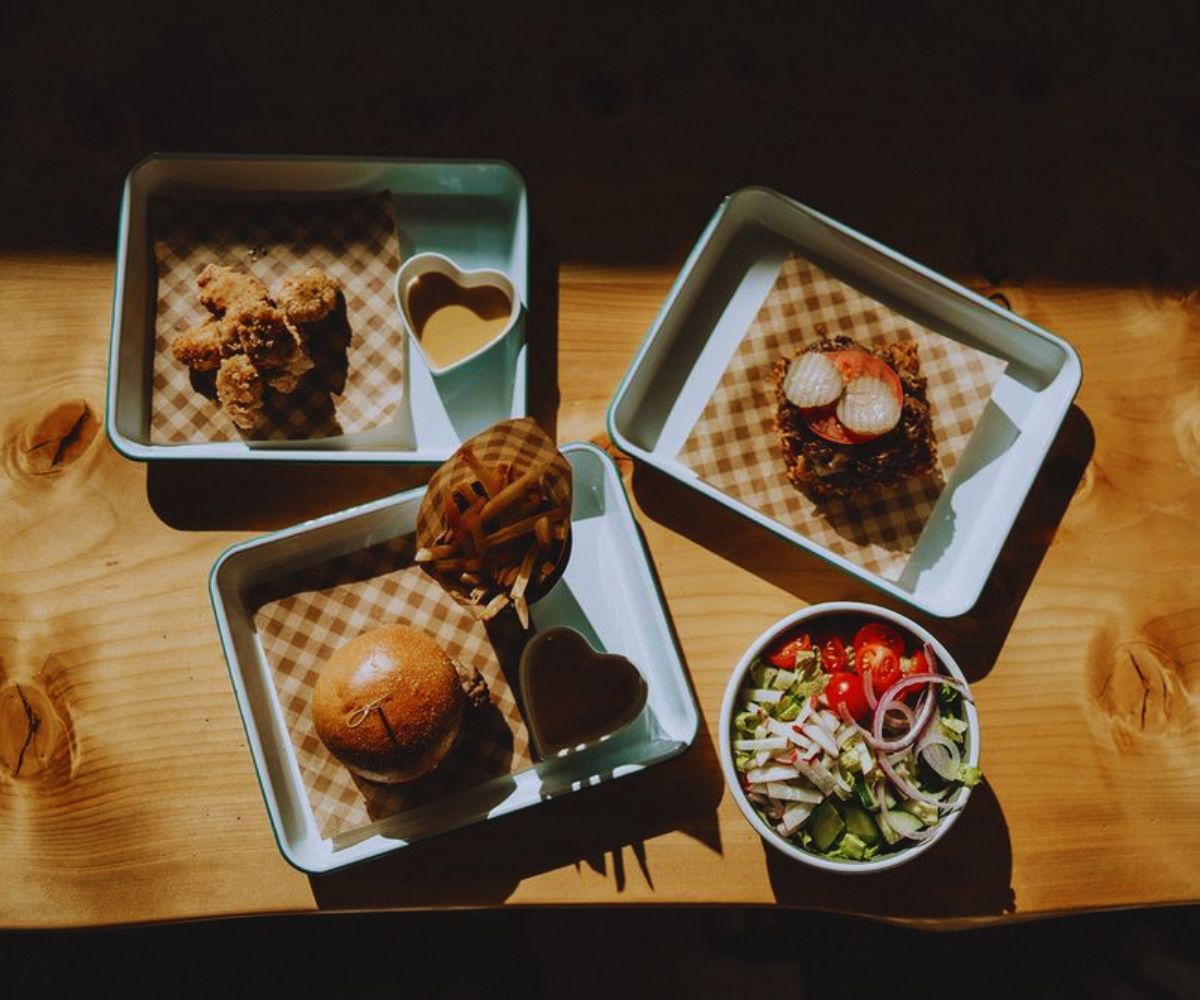 The Happy Cow - Burger, Chicken Nuggets, Salad