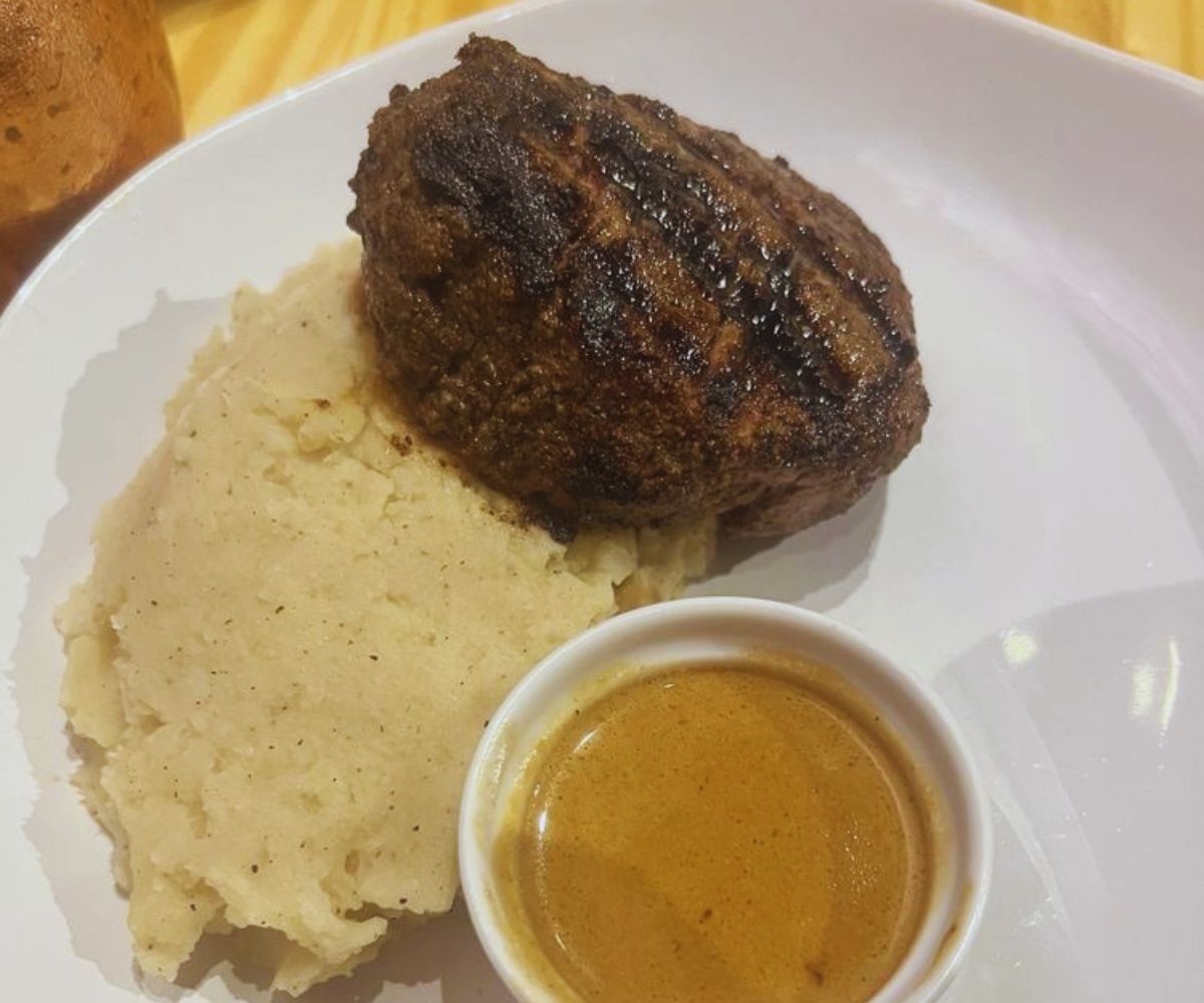 Fort Redemption - Chipotle Beef Tenderloin with Mashed Potato & Gravy