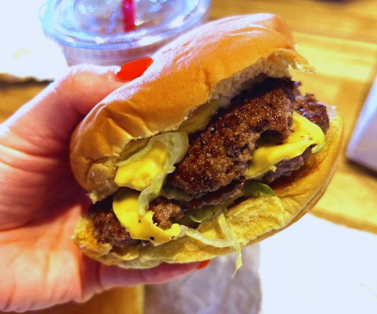 Buddy's Burger - Double Cheeseburger