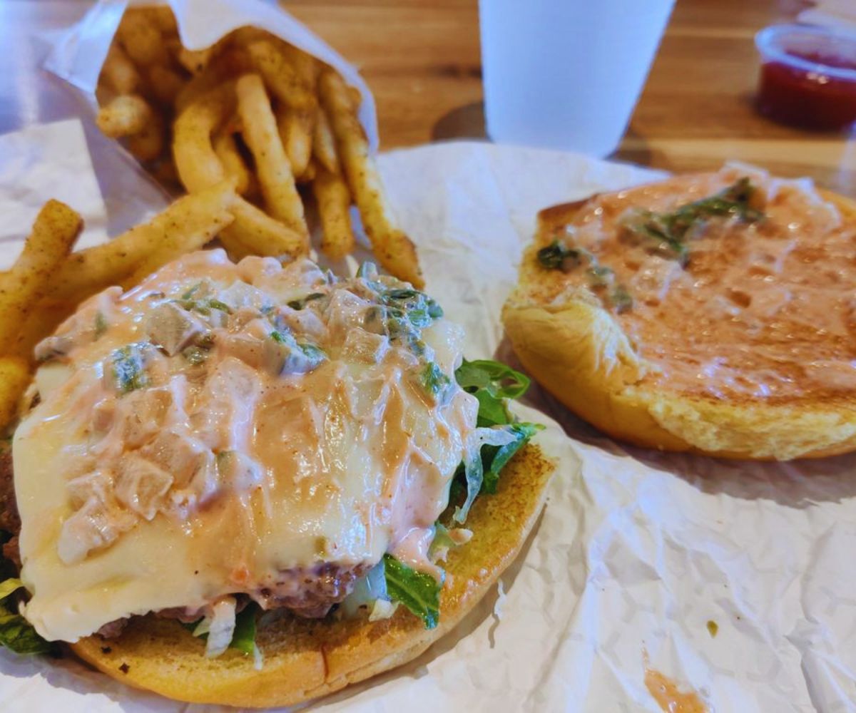Buddy's Burger - Spicy Burger with Fries