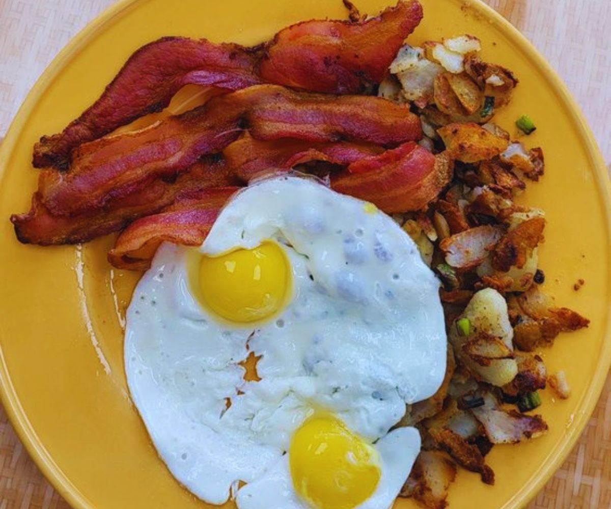 Country Kitchen - Bacon & Eggs with a side of Biscuits & Gravy