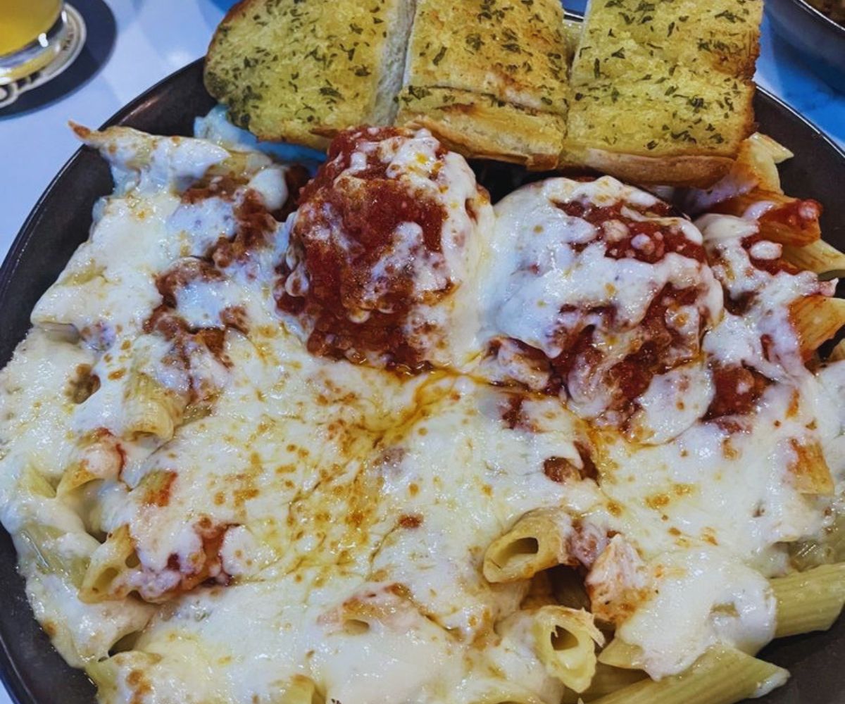Crave Pizza - Mostaccioli with Garlic Bread