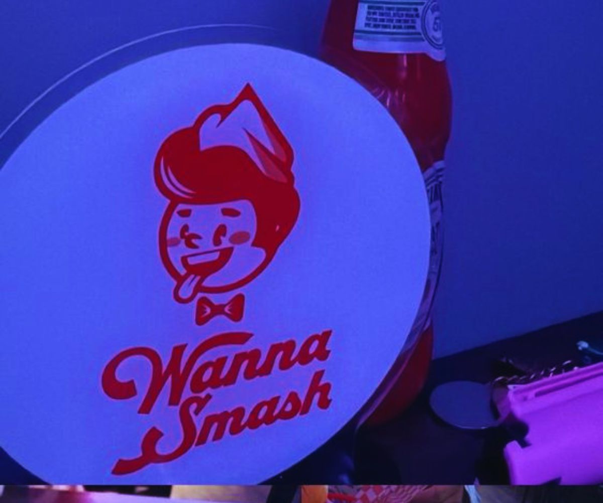 Wanna Smash Bar And Grill - Store Logo, Burgers, Juice
