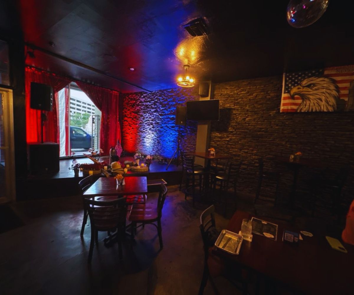 La Bang Bang - Dining Area & Decor Atmosphere