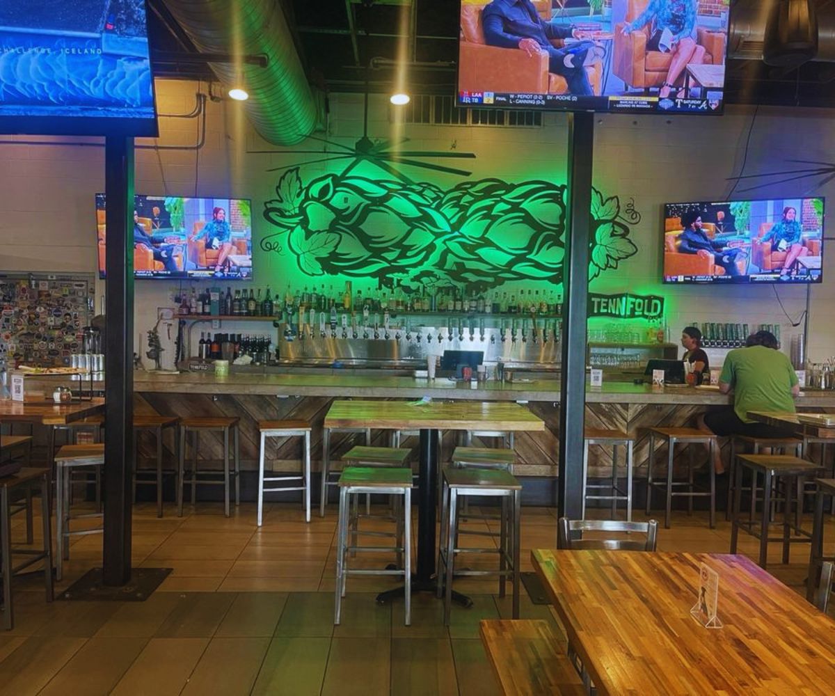 TennFold Brewing - Bat Tap & Dining Area