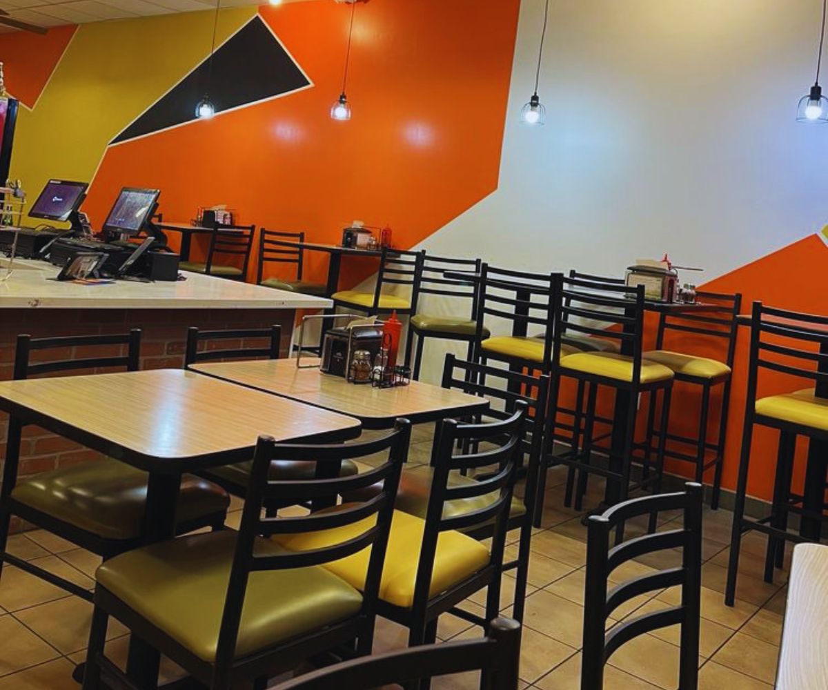 Wowmia Pizza - Dining Area