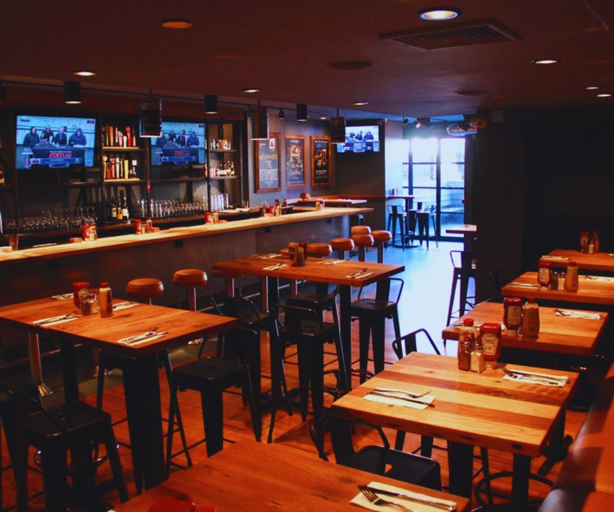 The Kenmore - Indoor Dining Area